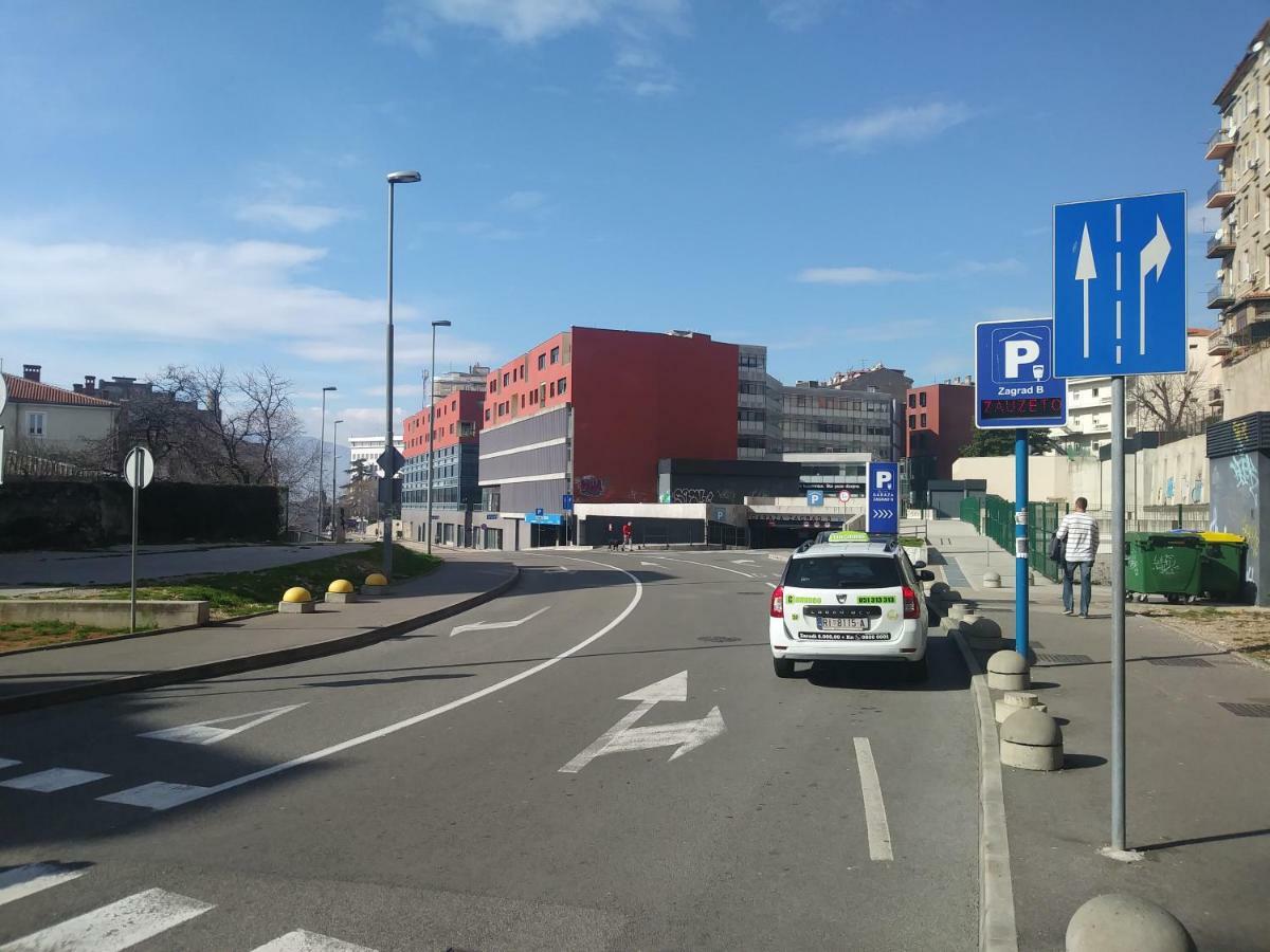Central Zagrad Apartment Риека Экстерьер фото